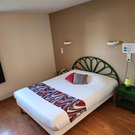 Logis Relais De La Grange Hotel 3*