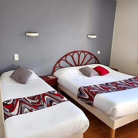 호텔 Logis Relais De La Grange 3*